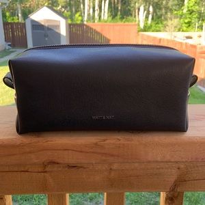 🌿NWOT Matt & Nat Blair Vegan Toiletry Case